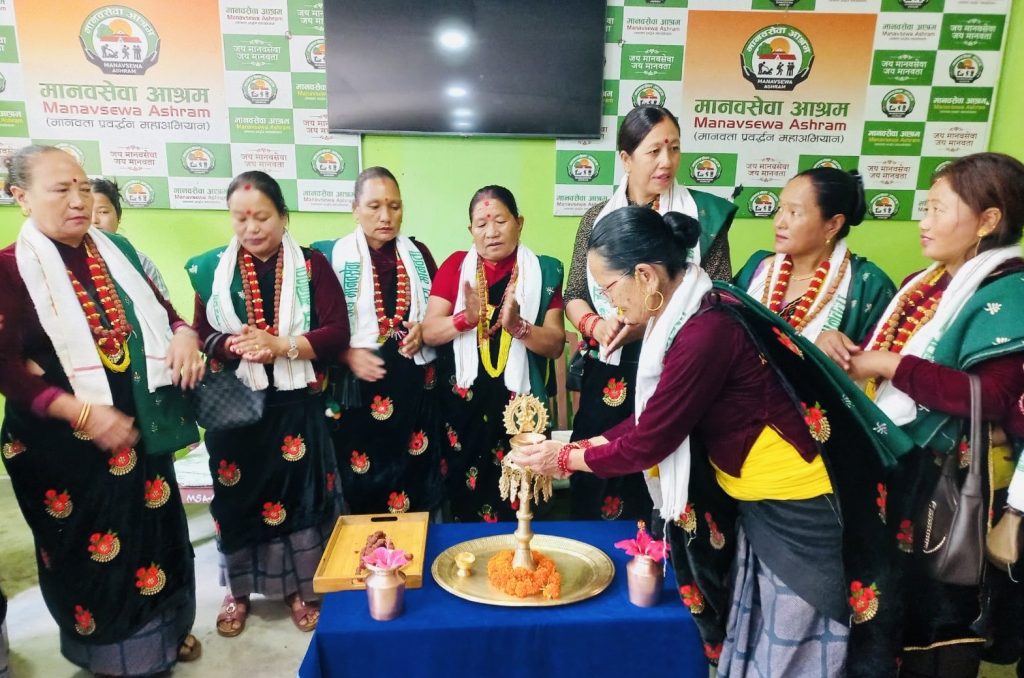 देउसीभैलोबाट उठेको रकम मानवसेवा आश्रमलाई