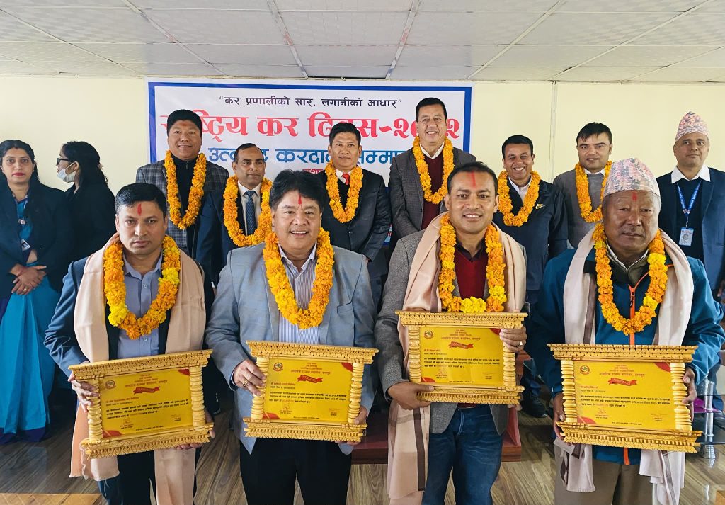 धवलागिरिका उत्कृष्ट करदाता सम्मानित
