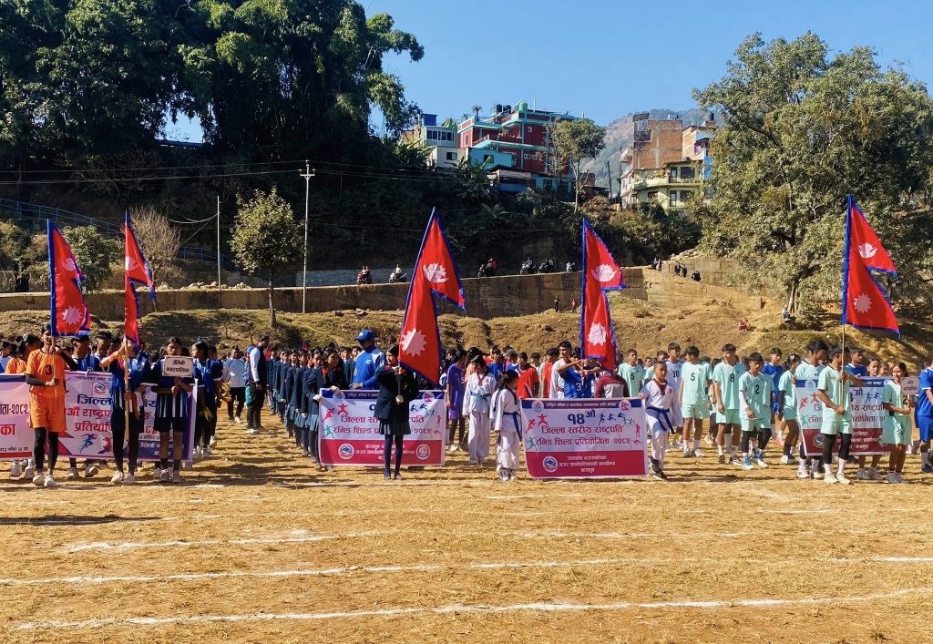 जिल्लास्तरीय राष्ट्रपति रनिङ शिल्डको उपाधि बागलुङ नगरपालिकालाई