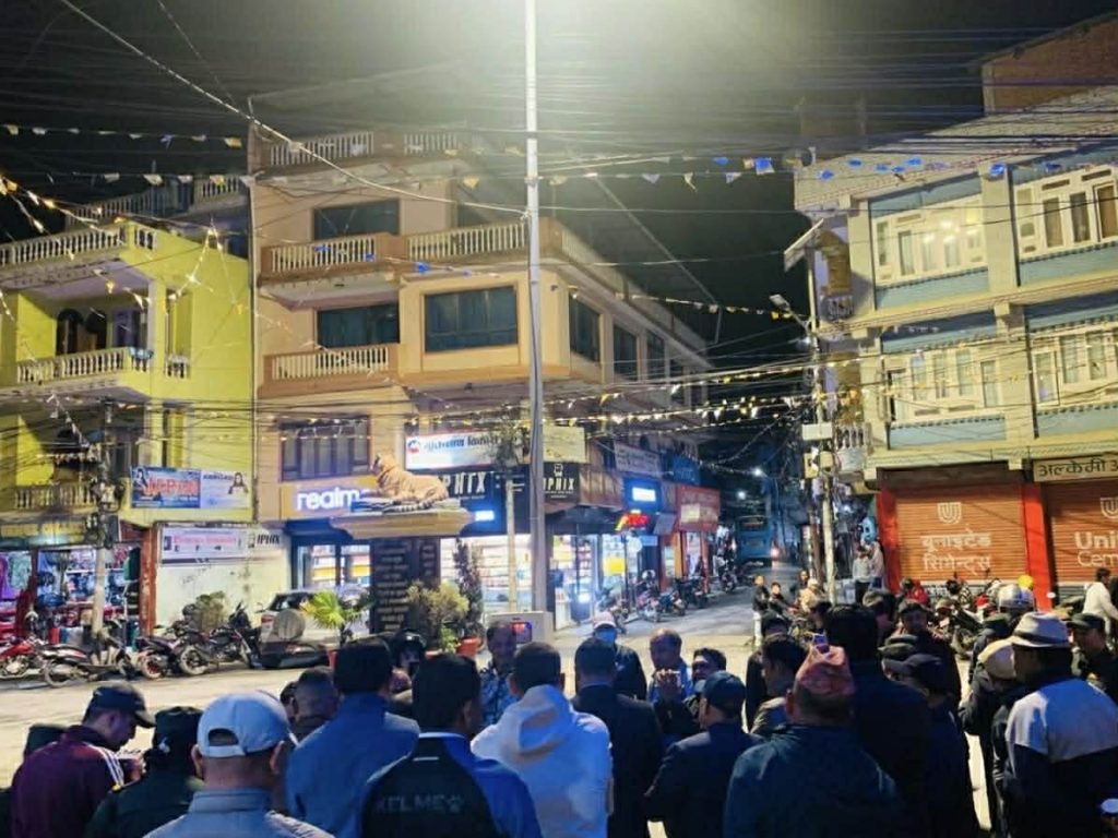 बागलुङ बजारका मुख्य सडक र चोकमा हाइमास्ट बत्ती जडान