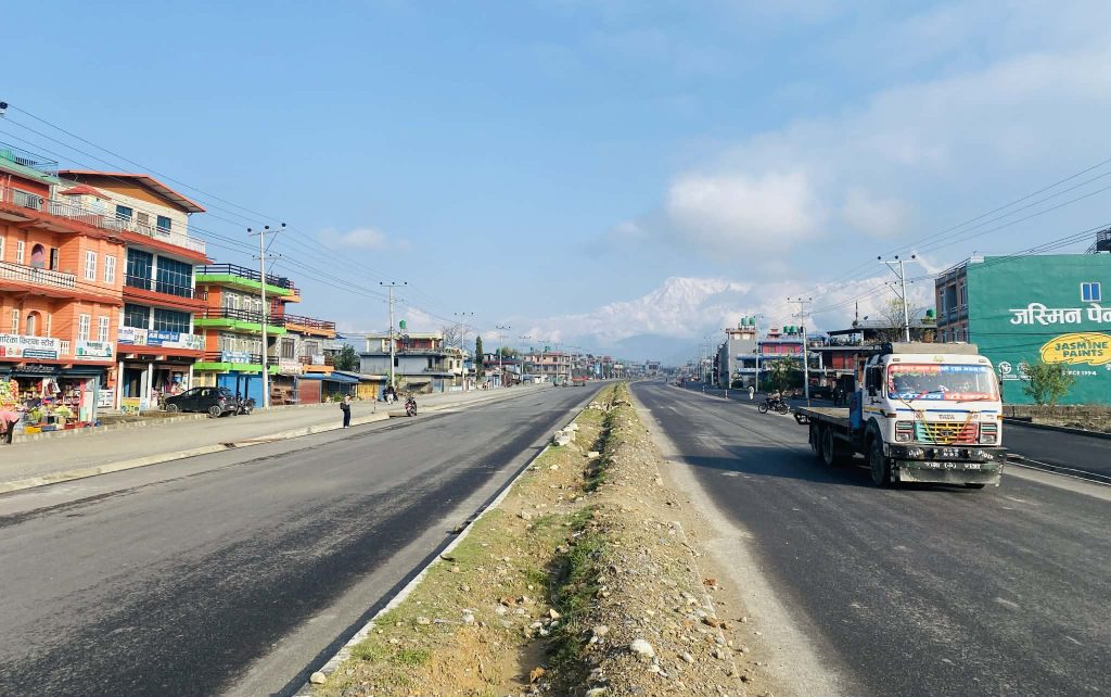 विमानस्थलका विद्युत् पोल नहट्दा सडक निर्माण प्रभावित
