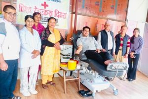 विश्व रेडक्रस दिवसका अवसरमा बागलुङमा रक्तदान