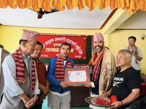 गायक तथा संगीतकार मल्ल बागलुङमा सम्मानित