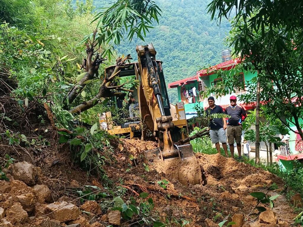 निसीखोलामा पहिरोले घरगोठमा क्षति, ४० घर जोखिममा