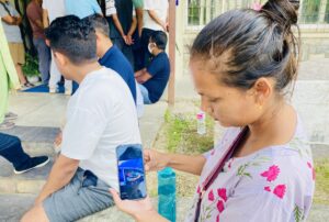 बाढीमा बेपत्ता दाइ खोजिरहेकी सीता
