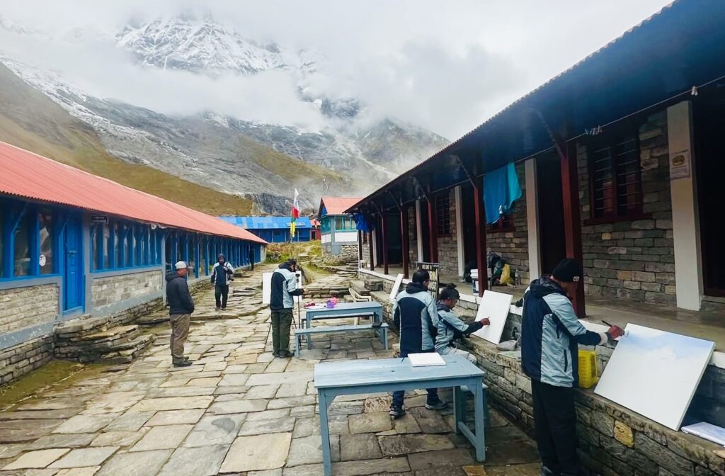 क्यानभासमा उतारिँदै हिमाली सङ्कट 