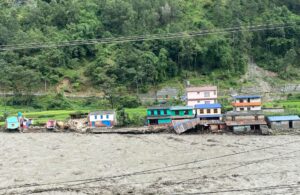 बाढीले पर्वतको फर्सेका ६६ घर बगायो