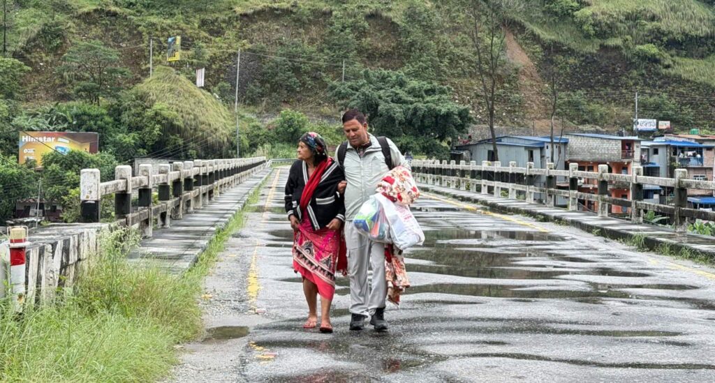 बाढीपहिराको कहर : यात्रामा सास्ती